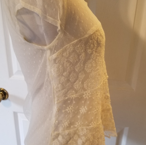 Women's cream lace top. CS - Picture 4 of 4